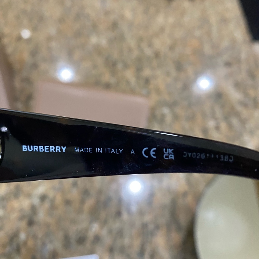 Burberry Tortoiseshell Rectangular Sunglasses Wit… - image 5